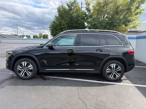 Used 2026 Mercedes-Benz GLB 250 4MATIC image 2