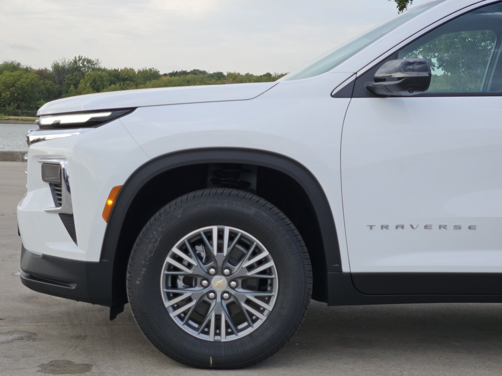 New 2027 Chevrolet Traverse LT w/ Driver Confidence Package FWD image 6