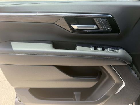 Used 2025 Chevrolet Tahoe Z71 AWD/4WD image 11