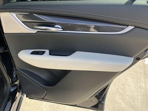 Certified 2025 Cadillac XT6 Sport w/ Technology Package image 20