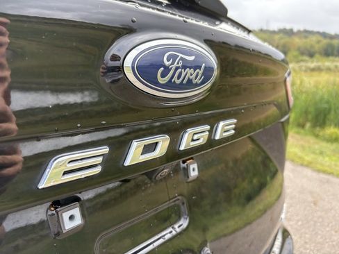 Used 2024 Ford Edge Titanium image 11