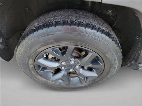 Used 2021 Toyota RAV4 LE FWD image 11