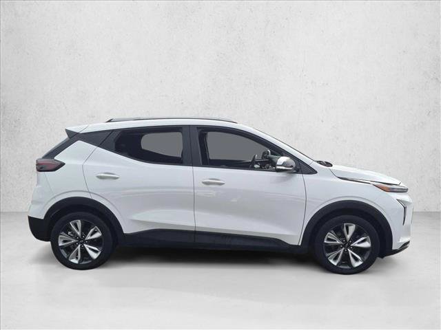 Used 2023 Chevrolet Bolt EUV LT w/ Convenience Package FWD image 4