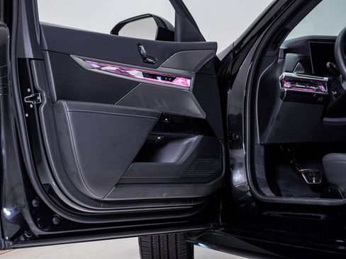 Used 2025 BMW 740i xDrive image 31