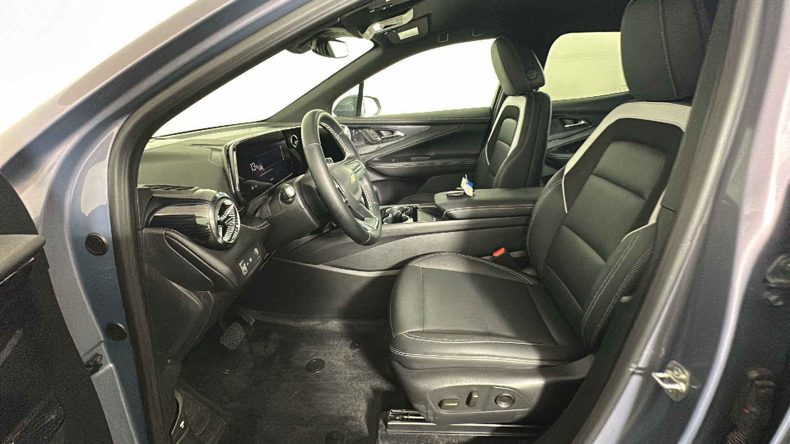 Used 2024 Chevrolet Blazer EV LT AWD/4WD image 14