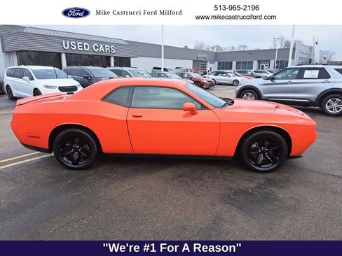 Used 2021 Dodge Challenger SXT w/ Driver Convenience Group image 6