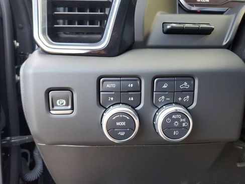 Used 2025 GMC Sierra 3500 Denali w/ Denali Reserve Package AWD/4WD image 30