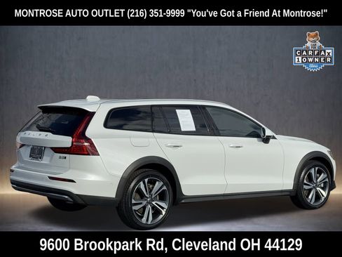Used 2024 Volvo V60 B5 Cross Country Plus image 7