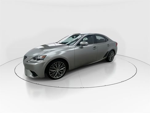 Used 2016 Lexus IS 200t image 4