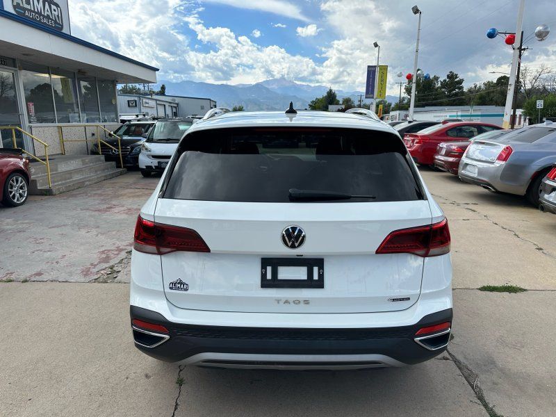 Used 2022 Volkswagen Taos SE w/ Panoramic Sunroof Package AWD/4WD image 6