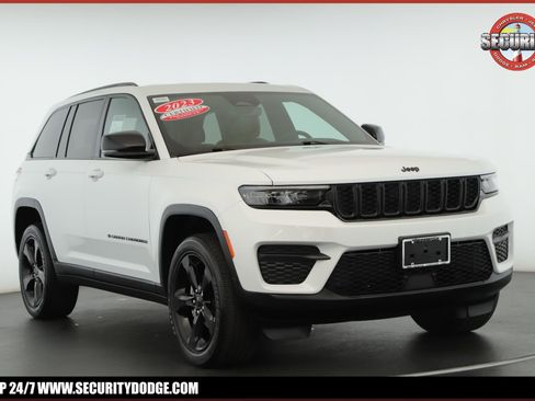 Used 2023 Jeep Grand Cherokee Altitude image 1