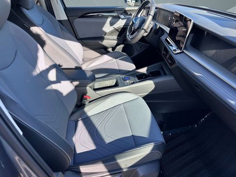 New 2026 Volkswagen Tiguan SE FWD image 19