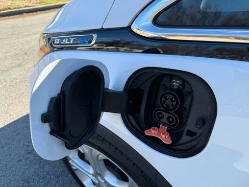 Used 2020 Chevrolet Bolt LT image 4