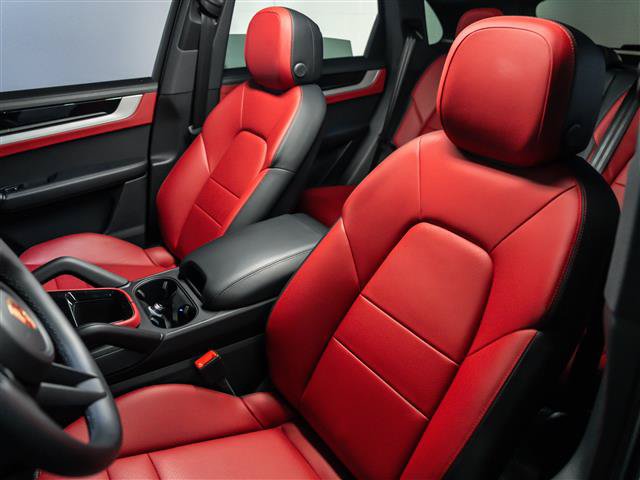 Certified 2026 Porsche Cayenne Coupe AWD/4WD image 5