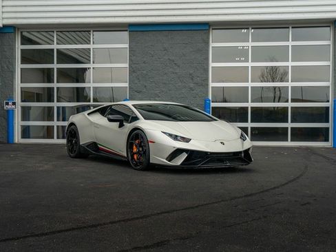 Used 2018 Lamborghini Huracan Performante image 30