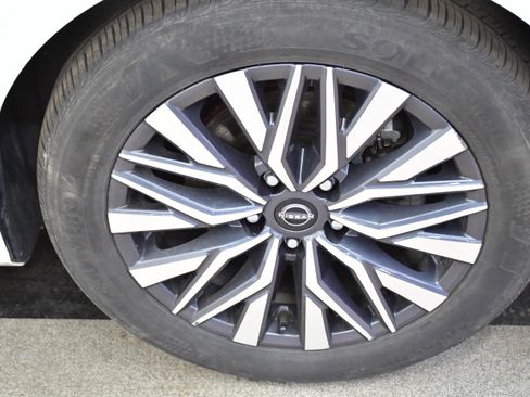 Used 2025 Nissan Altima 2.5 SV FWD image 35