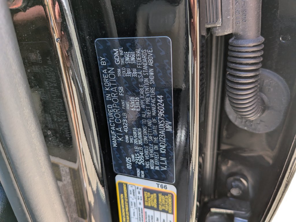 Certified 2025 Kia Soul LX w/ LX Technology Package FWD image 35