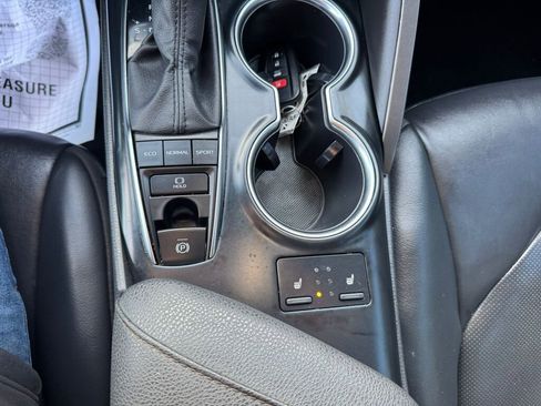 Used 2020 Toyota Camry XLE image 15