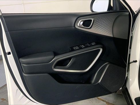Certified 2025 Kia Soul LX FWD image 24