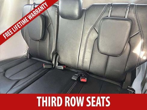 Used 2024 Chrysler Pacifica Limited FWD image 11