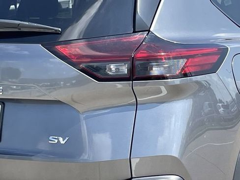 Used 2023 Nissan Rogue SV FWD image 6