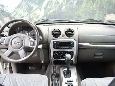 Used 2005 Jeep Liberty Limited AWD/4WD image 18