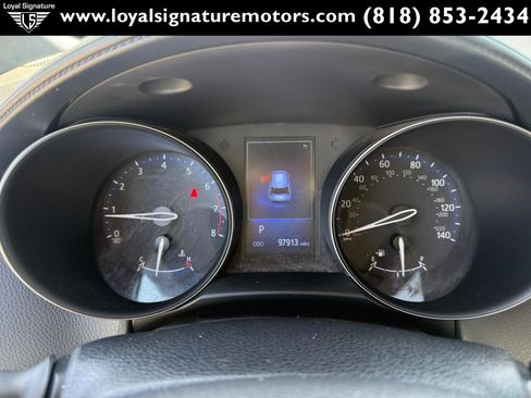 Used 2018 Toyota C-HR XLE FWD image 20