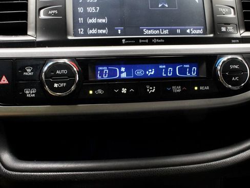 Used 2018 Toyota Highlander SE AWD/4WD image 32