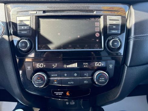Used 2019 Nissan Rogue SL AWD/4WD image 17