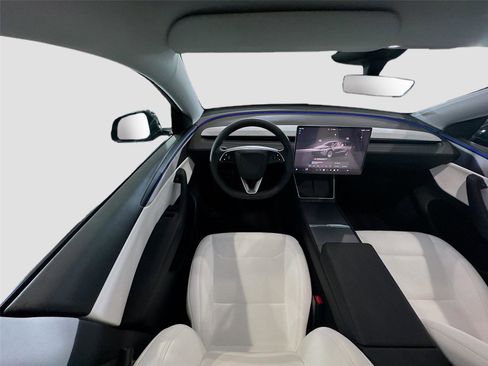 Used 2026 Tesla Model Y Long Range RWD image 3
