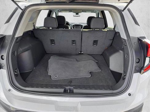 Used 2024 GMC Terrain SLE image 8