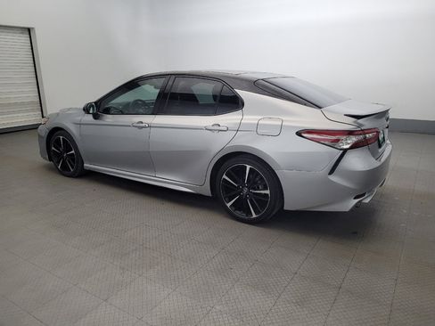 Used 2018 Toyota Camry XSE image 3
