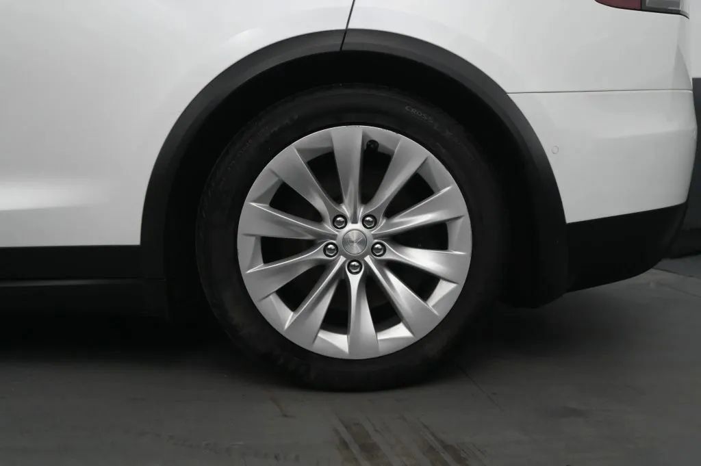 Used 2019 Tesla Model X Long Range AWD/4WD image 16
