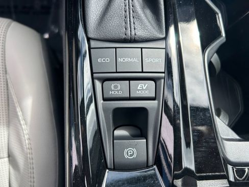 Used 2026 Toyota Camry XLE AWD/4WD image 33