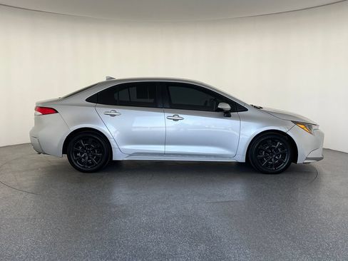 Used 2021 Toyota Corolla LE w/ Carpet Mat Package (TMS) FWD image 2