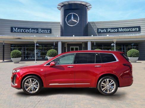 Used 2023 Cadillac XT6 Premium Luxury image 3