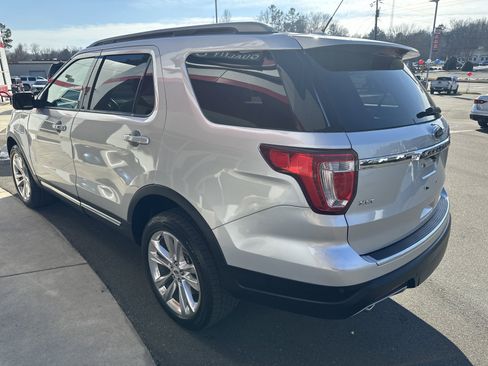 Used 2018 Ford Explorer XLT w/ Equipment Group 202A image 7