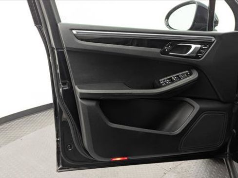 Used 2018 Porsche Macan Sport Edition image 13