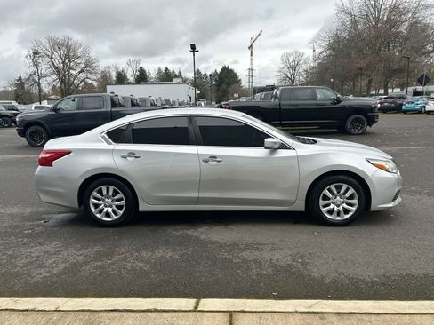 Used 2016 Nissan Altima 2.5 S w/ Power Driver Seat Package image 6