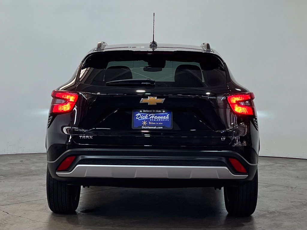 Certified 2025 Chevrolet Trax LT w/ LT Convenience Package FWD image 11