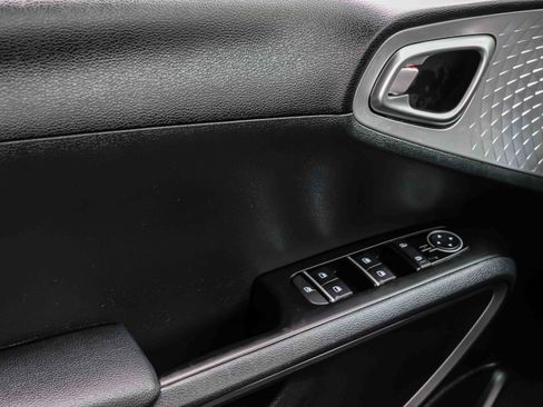 Certified 2025 Kia Soul LX w/ LX Technology Package FWD image 15