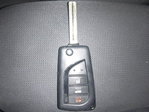 Used 2022 Toyota Corolla LE image 32