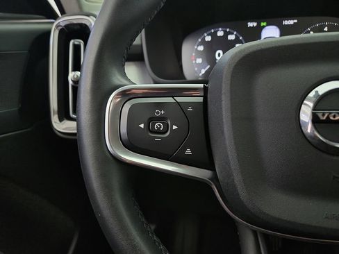 Used 2022 Volvo XC40 T5 Momentum AWD/4WD image 21