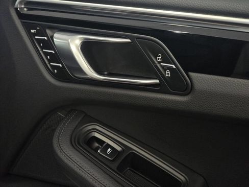 Certified 2024 Porsche Macan AWD/4WD image 28