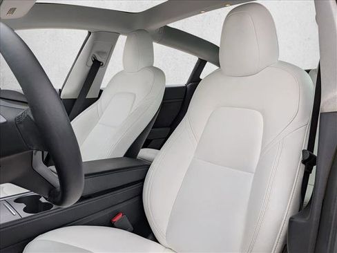 Used 2021 Tesla Model 3 Standard Range Plus image 5