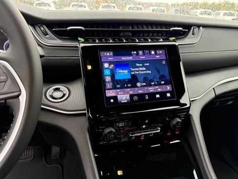 New 2025 Jeep Grand Cherokee Altitude image 17