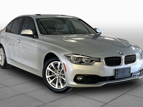 Used 2018 BMW 320i Sedan w/ Convenience Package RWD image 2