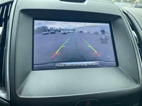 Used 2020 Ford Edge SE image 17