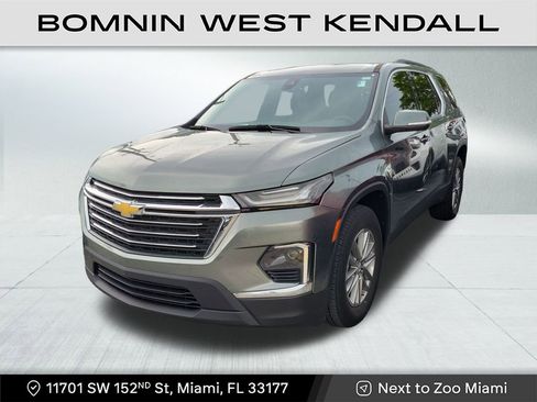 Used 2023 Chevrolet Traverse LT image 2