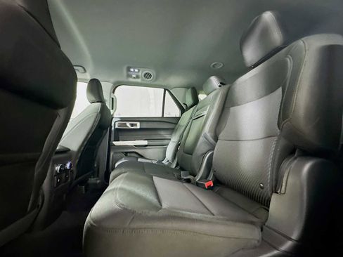 Used 2022 Ford Explorer XLT image 21